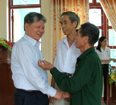 Bộ trưởng Hà Hùng Cường tiếp xúc cử tri Quảng Bình